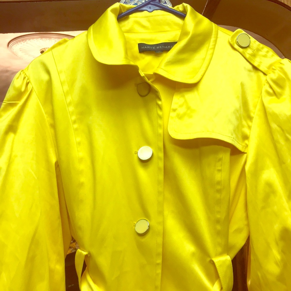 Harve Bernard Yellow Jacket Size Small